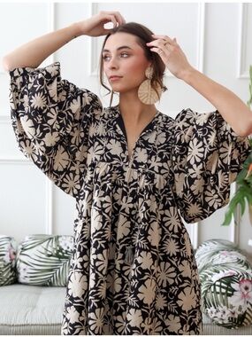 Mille Resort wear Daisy Long Sleeve Mini Dress Size Medium